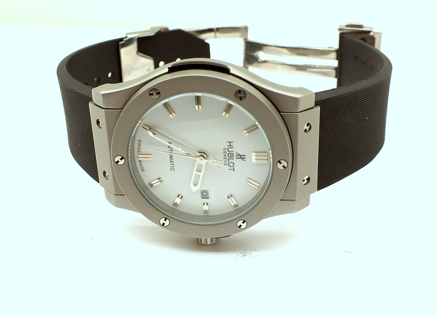 zegarek-mechaniczny-hublot-807078-mechanizm-kwarcowy