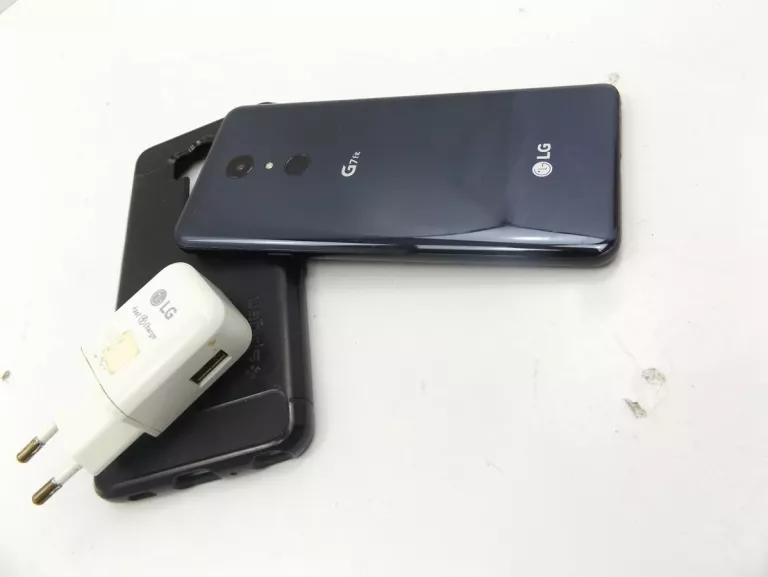 TELEFON LG G7 FIT + ETUI ŁADOWARKA BEZ KABLA