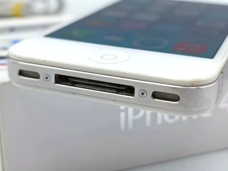 iphone-4s-8gb-typ-smartfon