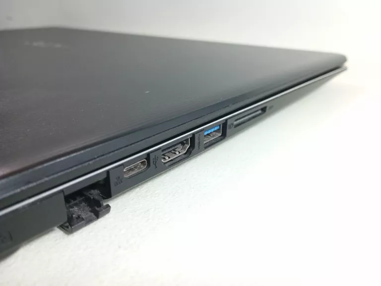 LAPTOP ACER ASPIRE 5 8GB RAM/ I5-8250U/256GB/NVIDIA GEFORCE 940MX 2GB