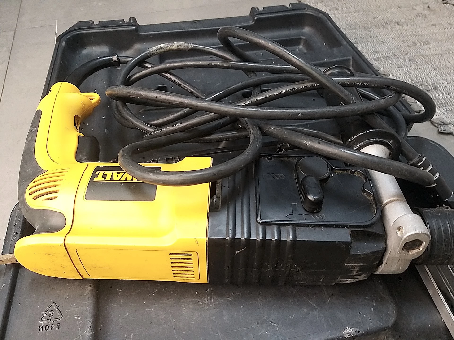 mlotowiertarka-dewalt-d25003k-funkcyjnosc-3-funkcyjny-wiercenie-z-i-bez-udaru-podkuwanie