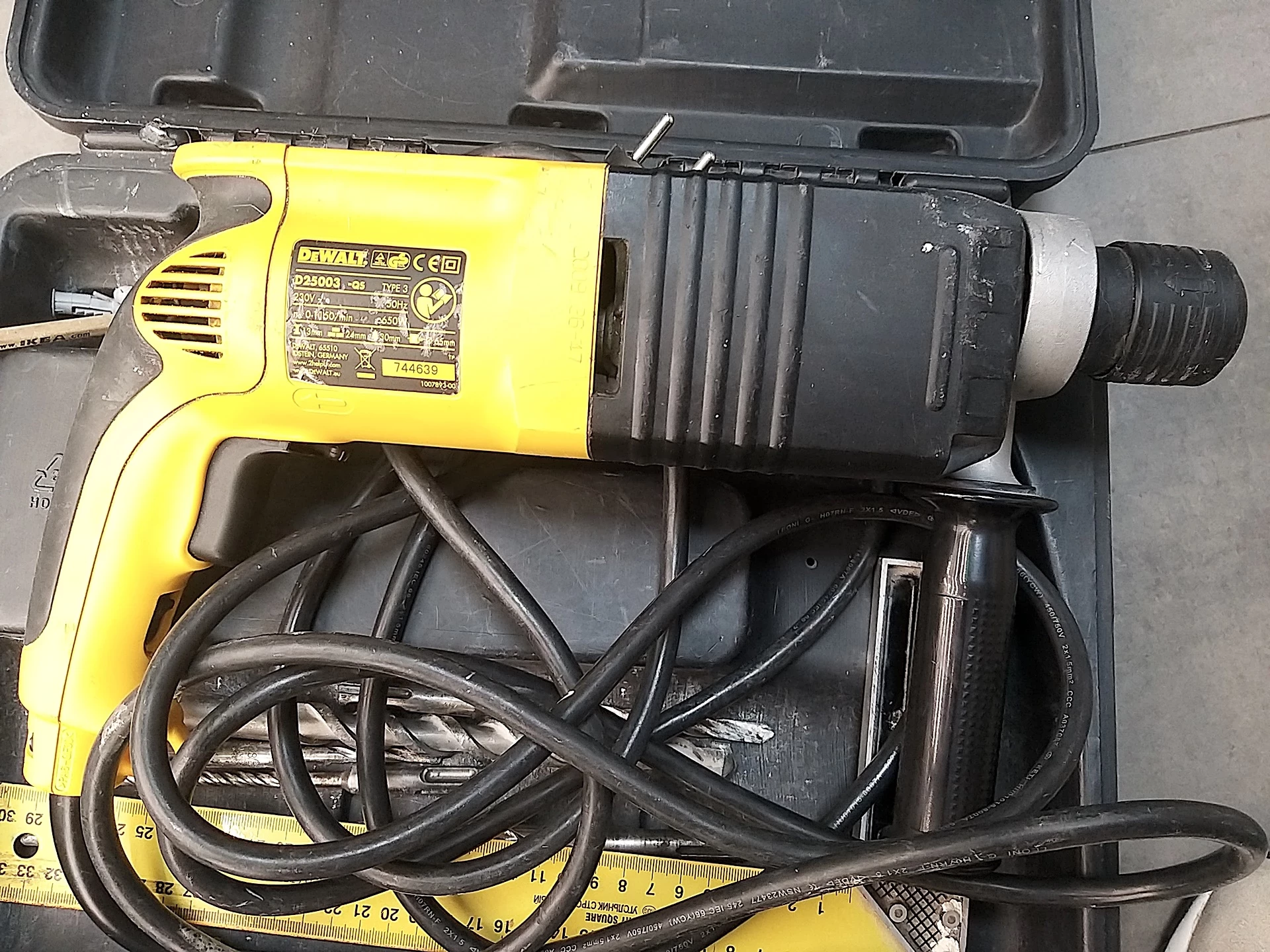 mlotowiertarka-dewalt-d25003k-maksymalna-moc-650