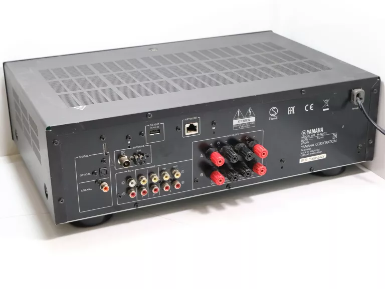 AMPLITUNER YAMAHA R-N301 2.0 CZARNY