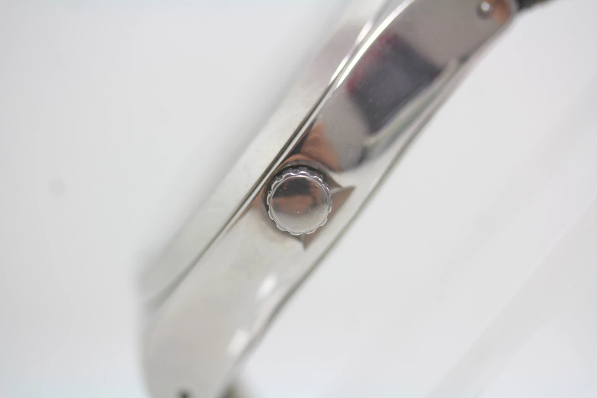 swatch-swiss-automatic-v8-ksztalt-koperty-okragla