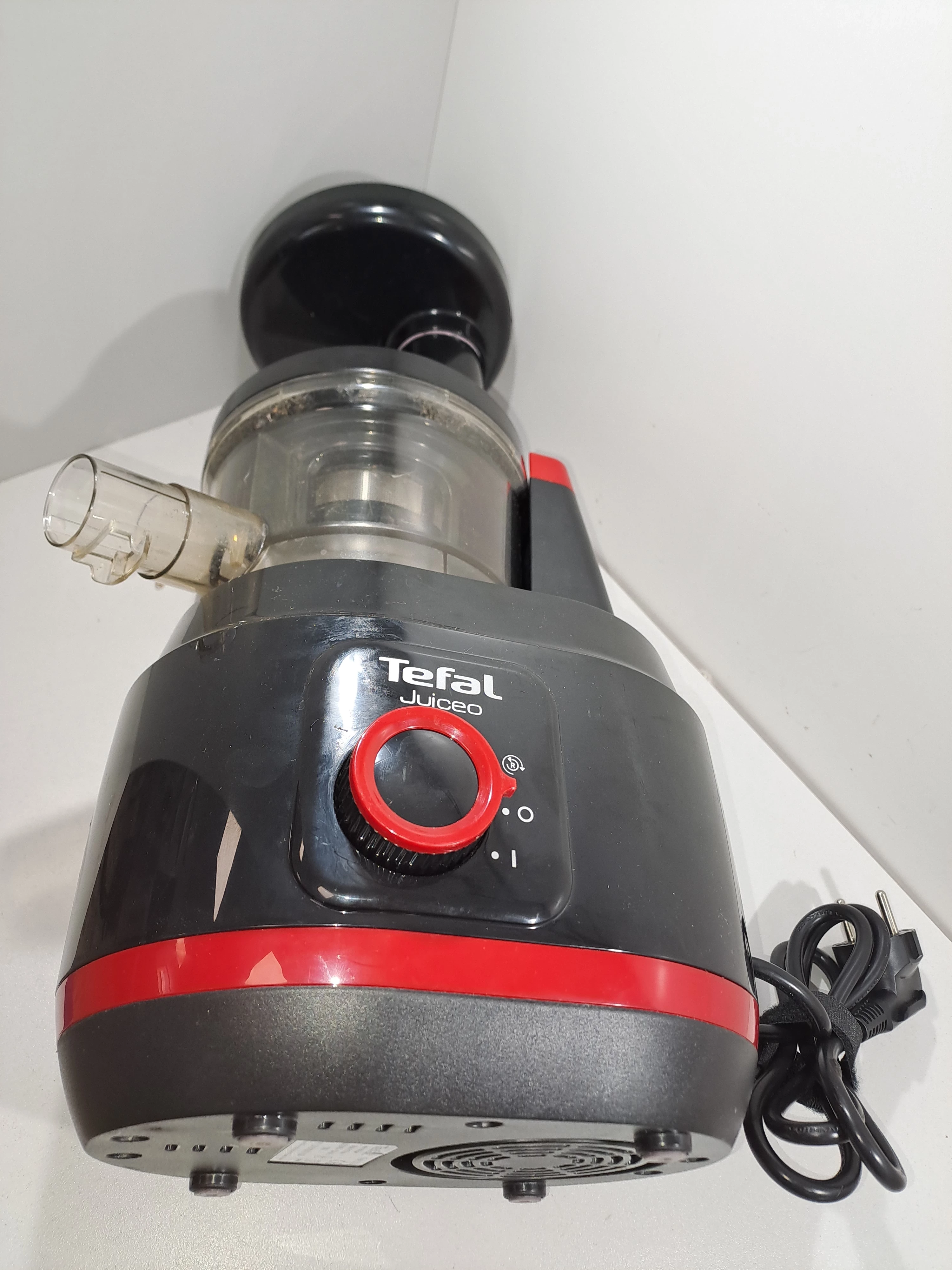 wyciskarka-wolnoobrotowa-pionowa-tefal-zc15-150-w-funkcje-bieg-wsteczny