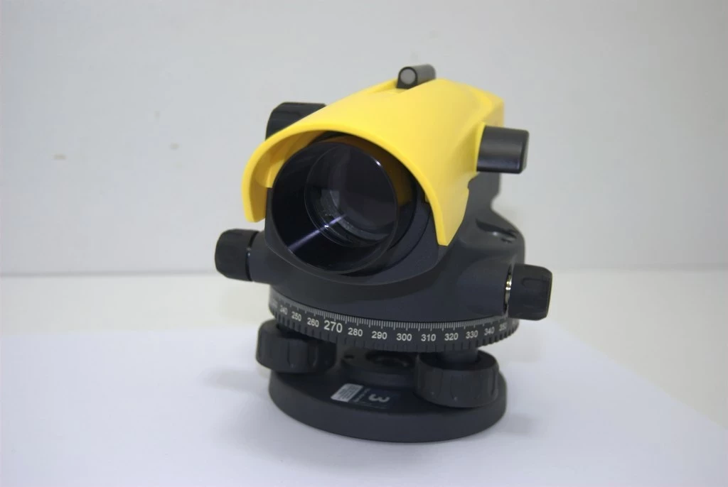 niwelator-leica-na520-model-na520