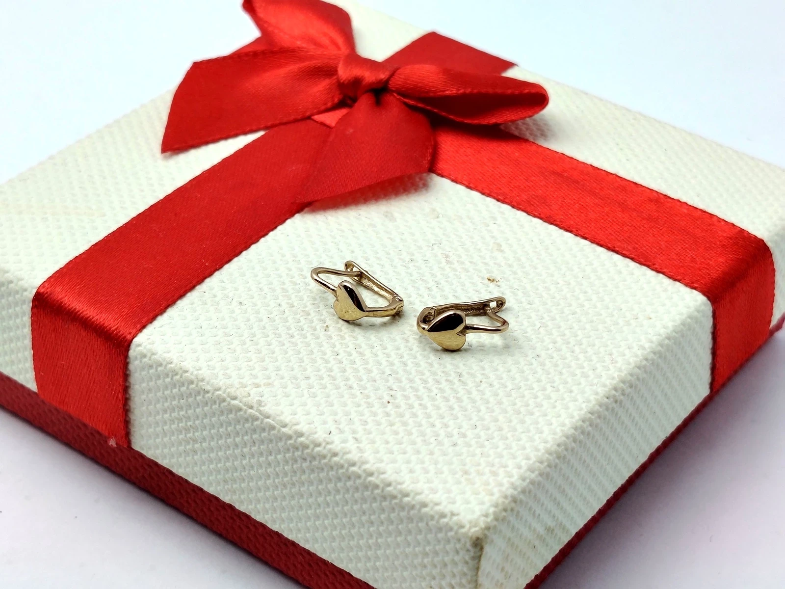 delikatne-malutkie-kolczyki-serduszka-dla-dziewczynki-087g-585-14k-rynek-20-gostynin-fly