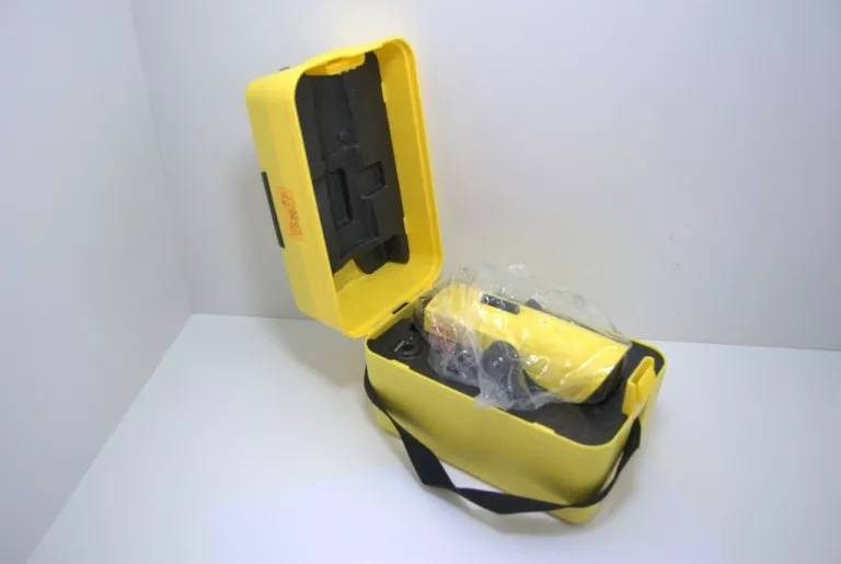 NIWELATOR LEICA NA520