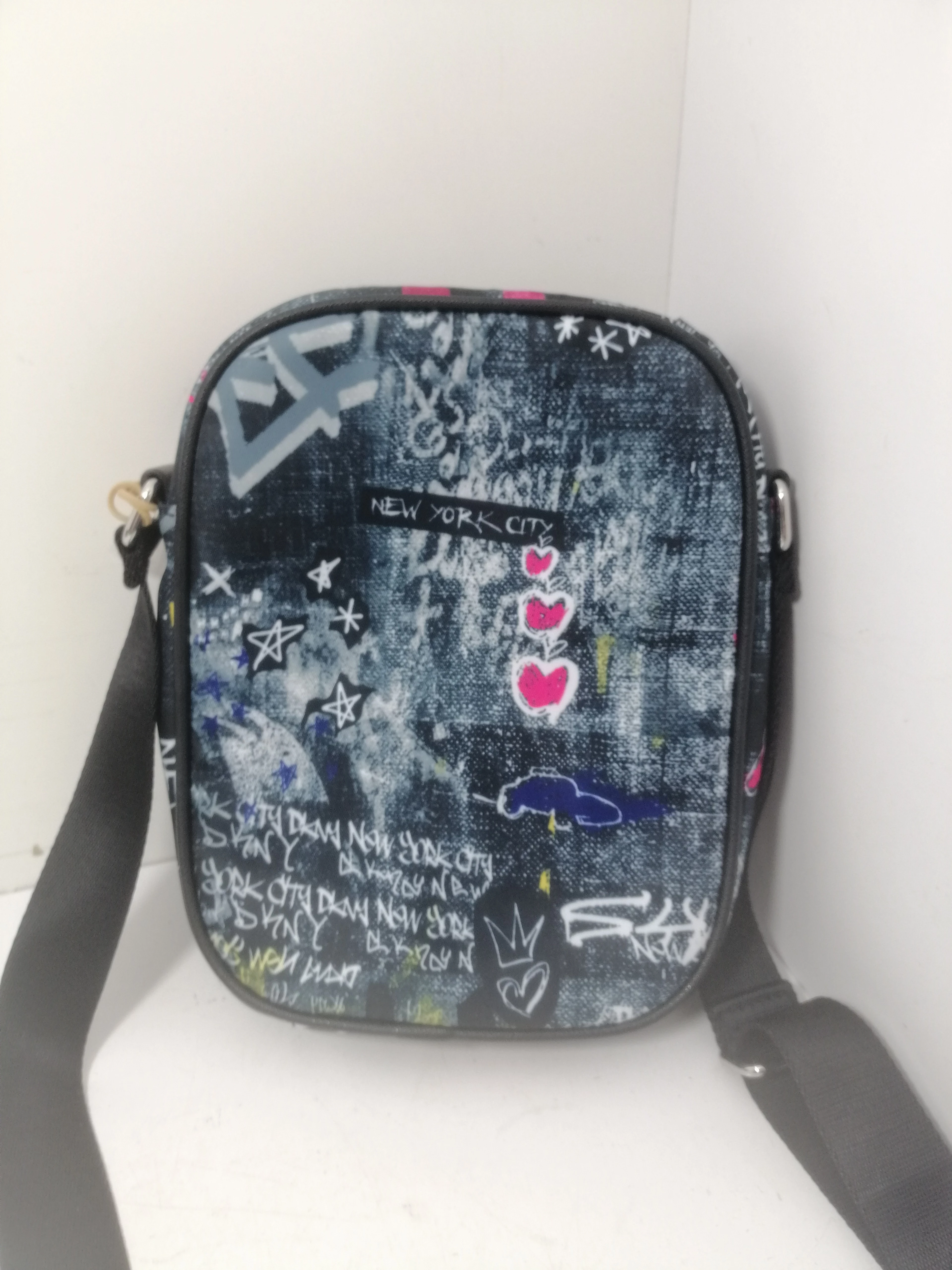 szaszetka-dkny-kolory-231028019-ean-gtin-755406537024