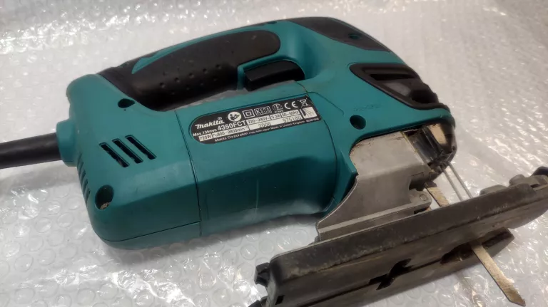 WYRZYNARKA MAKITA 4350FCT - WALIZKA (720W)