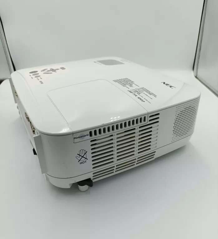 PROJEKTOR NEC NP300