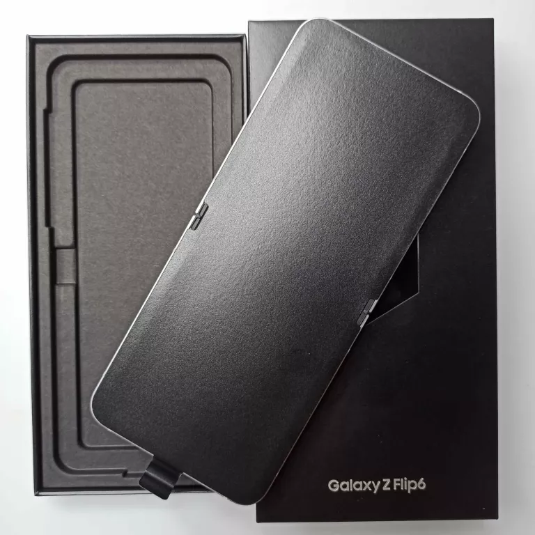 TELEFON SAMSUNG GALAXY Z FLIP 6