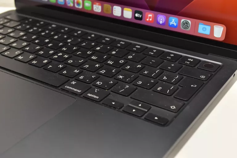 laptop-apple-macbook-air-136-m2-8gb-ram-256gb-ssd-rozdzielczosc-px-2520-x-1680