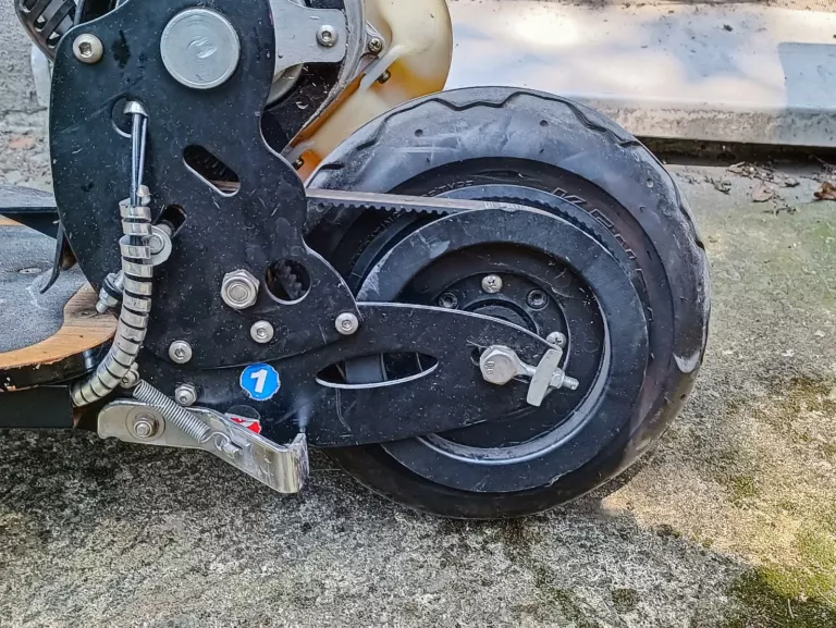 HULAJNOGA SPALINOWA BLADE Z MOBY