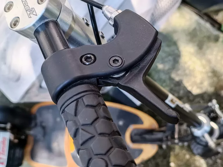 hulajnoga-spalinowa-blade-z-moby-waga-640