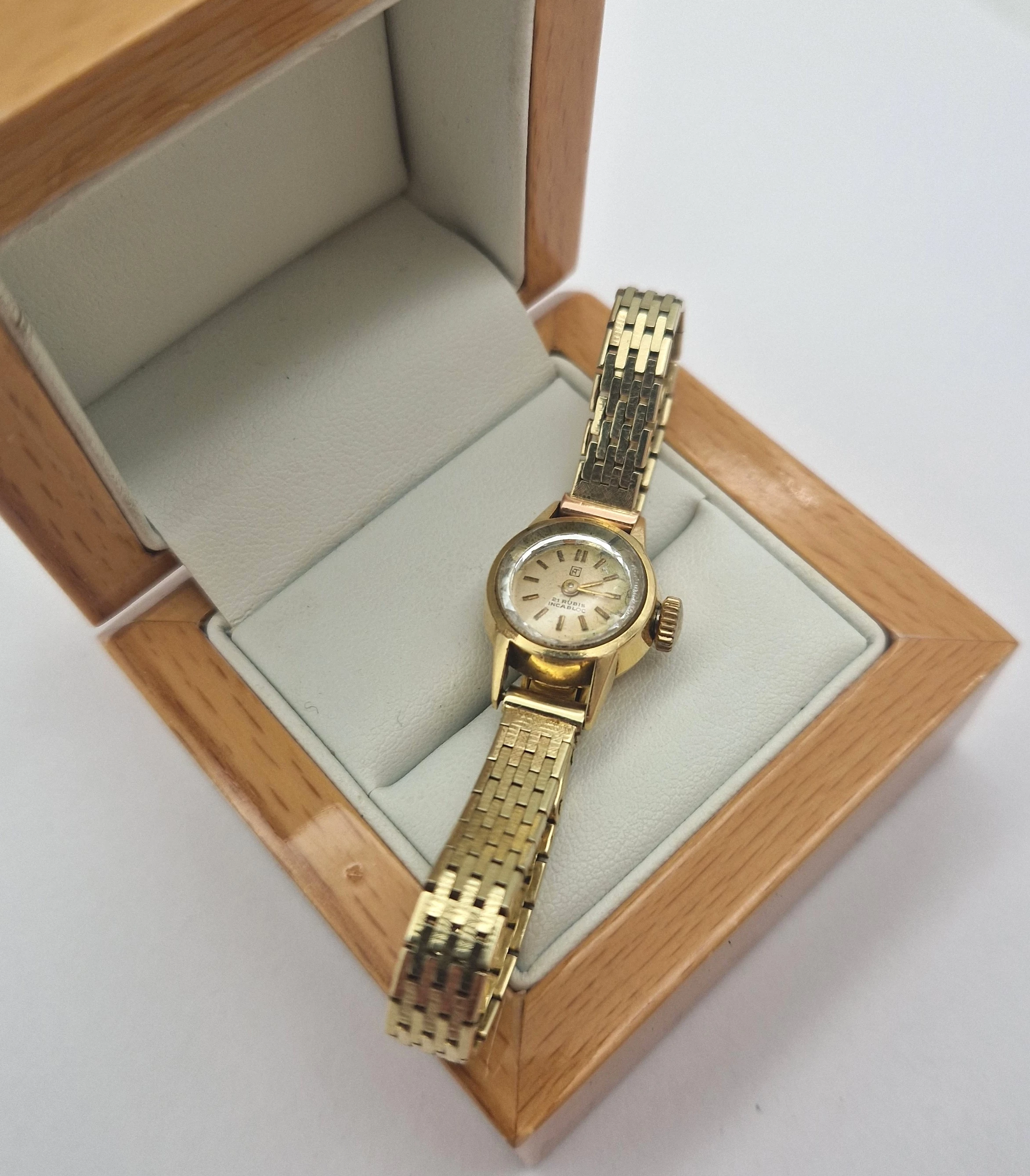 unikalny-piekny-zabytkowy-zloty-zegarek-material-paska-zloto