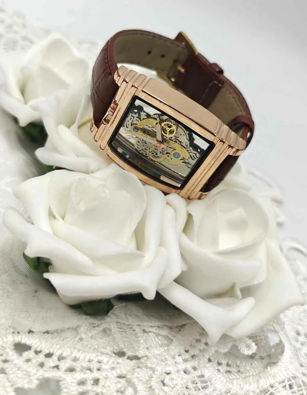 przezroczysty-zegarek-meski-automatyczny-szkielko-szafirowe