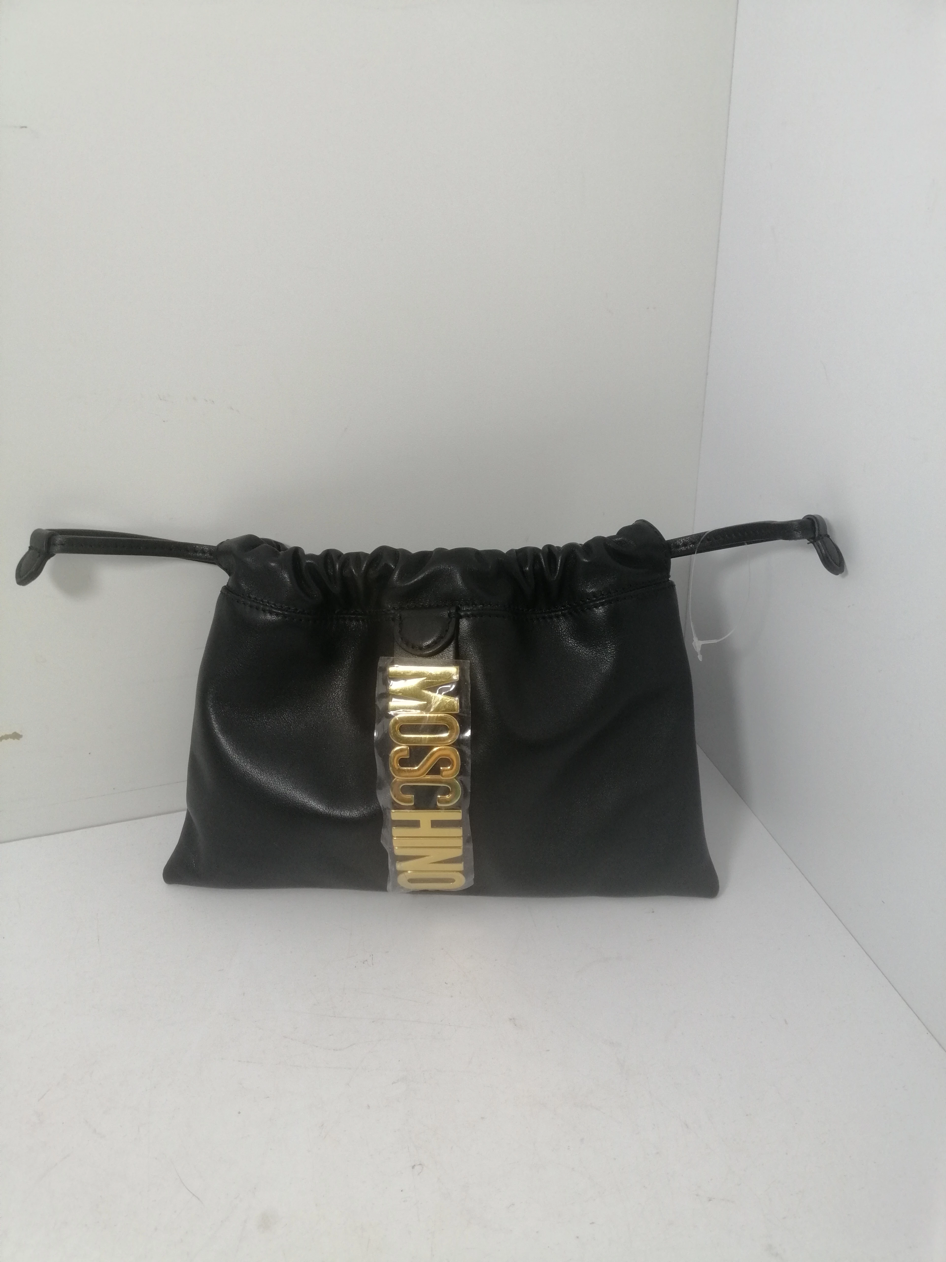 torebka-moschino-czarna-skorzana-231028020-material-dominujacy-203885-218289