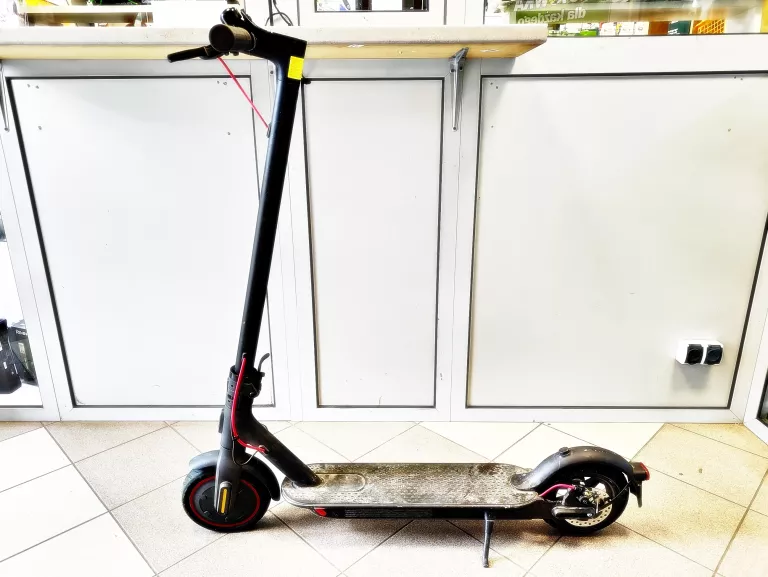 HULAJNOGA ELEKTRYCZNA MI ELECTRIC SCOOTER PRO 2 NE 45KM 300W 8.5" CZARNY