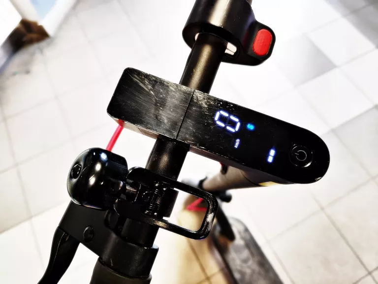 HULAJNOGA ELEKTRYCZNA MI ELECTRIC SCOOTER PRO 2 NE 45KM 300W 8.5" CZARNY