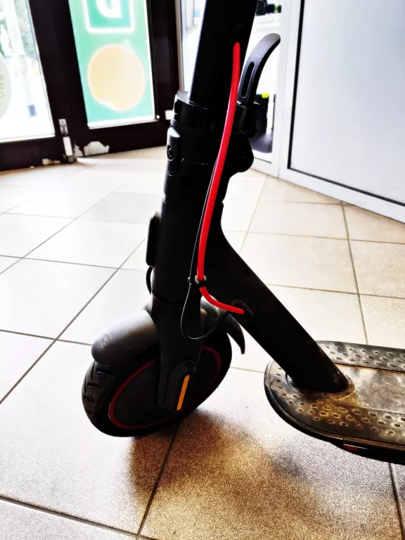 HULAJNOGA ELEKTRYCZNA MI ELECTRIC SCOOTER PRO 2 NE 45KM 300W 8.5" CZARNY