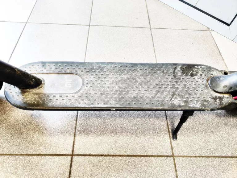 HULAJNOGA ELEKTRYCZNA MI ELECTRIC SCOOTER PRO 2 NE 45KM 300W 8.5" CZARNY