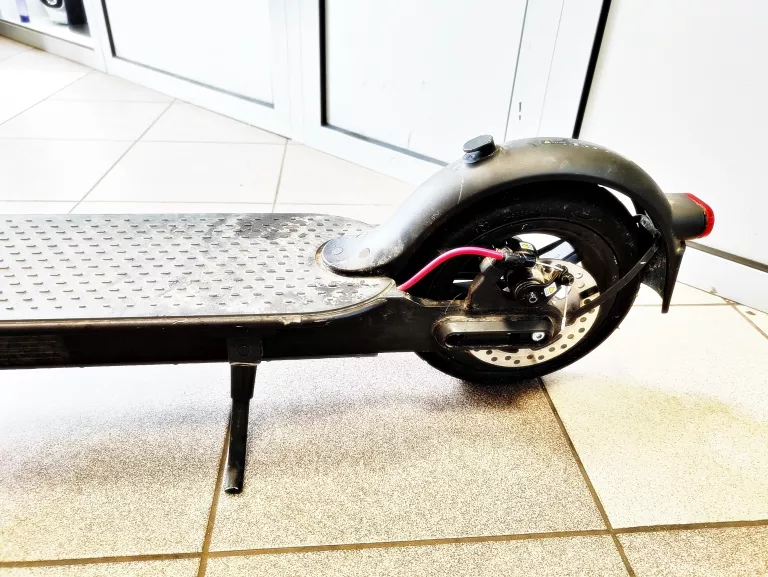 HULAJNOGA ELEKTRYCZNA MI ELECTRIC SCOOTER PRO 2 NE 45KM 300W 8.5" CZARNY