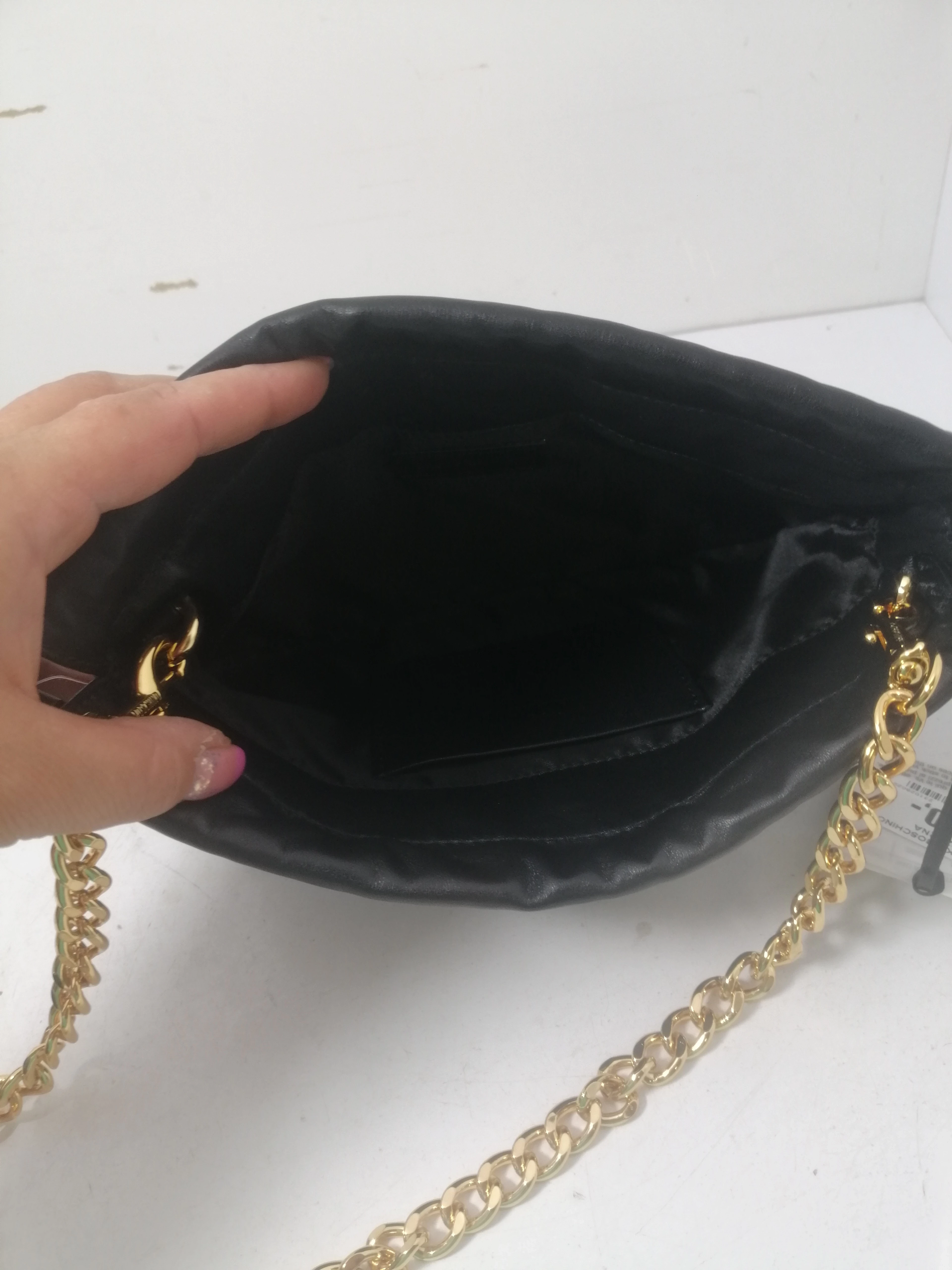 torebka-moschino-czarna-skorzana-231028020-stan-11323-238058