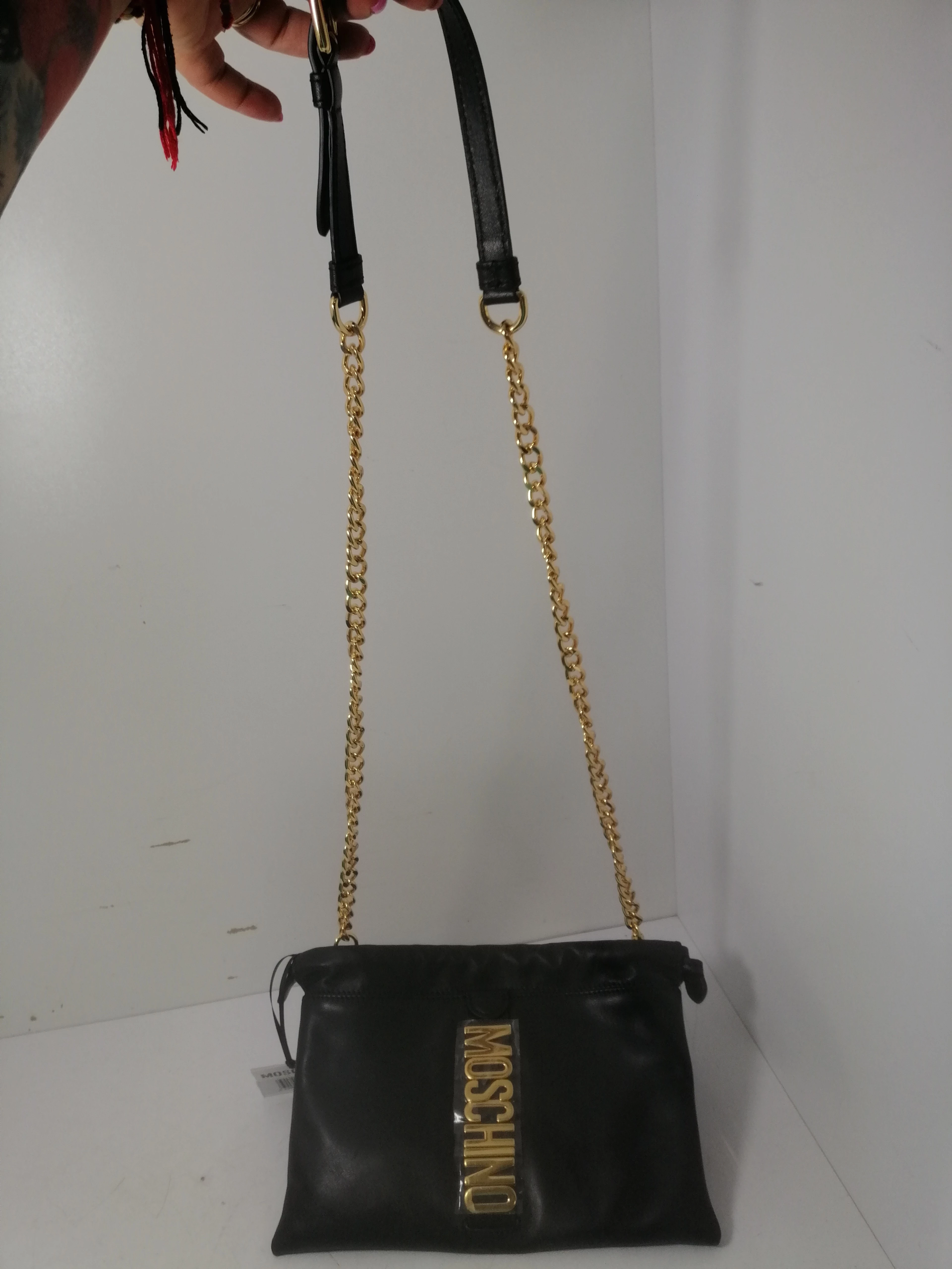 torebka-moschino-czarna-skorzana-231028020-wielkosc-715-1