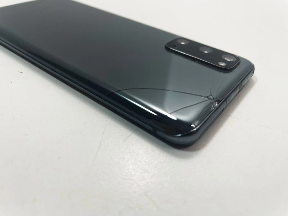 telefon-samsung-galaxy-s20-stan-11323-2