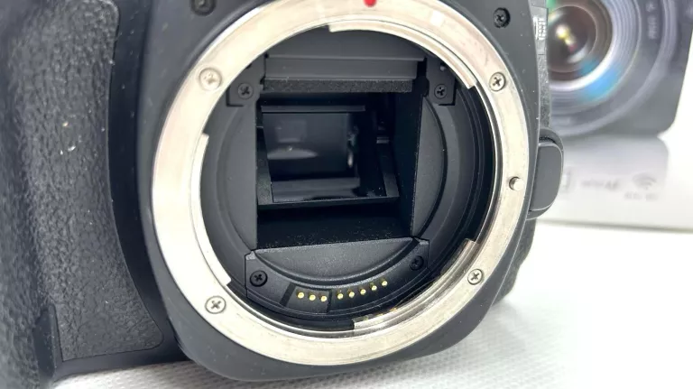 LUSTRZANKA CANON 80D KORPUS