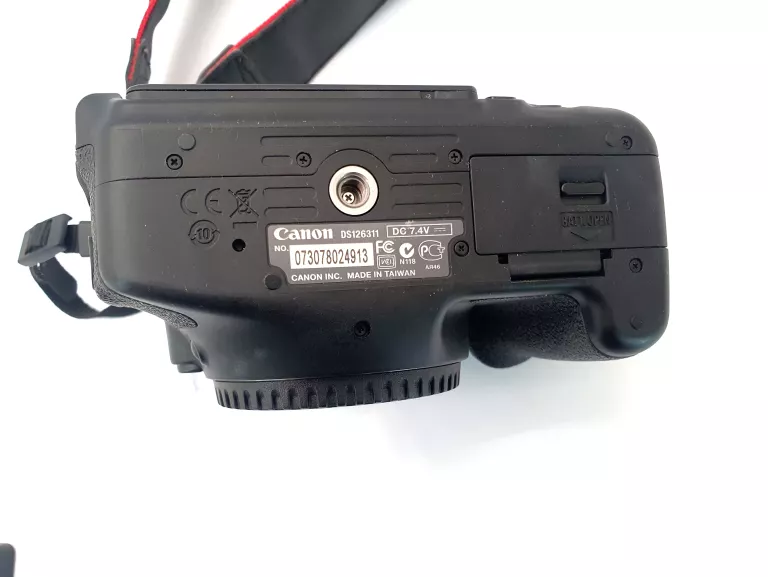 aparat-canon-eos-600d-korpus-ladowarka-w-zestawie-korpus-obiektyw