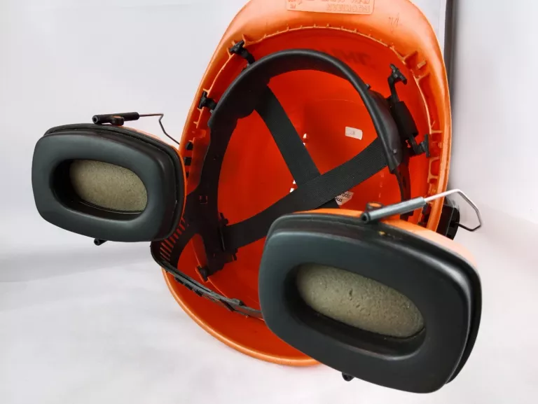 KASK HEŁM PILARZA Z NAUSZNIKAMI STIHL ROCKMAN