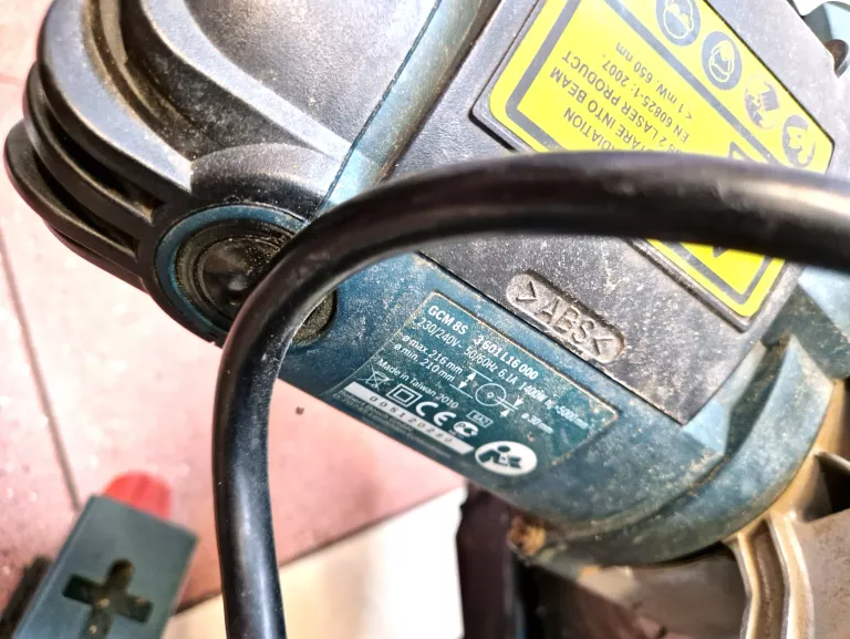 PIŁA UKOŚNICA Z POSUWEM BOSCH PROFESSIONAL GCM 8S 1400W