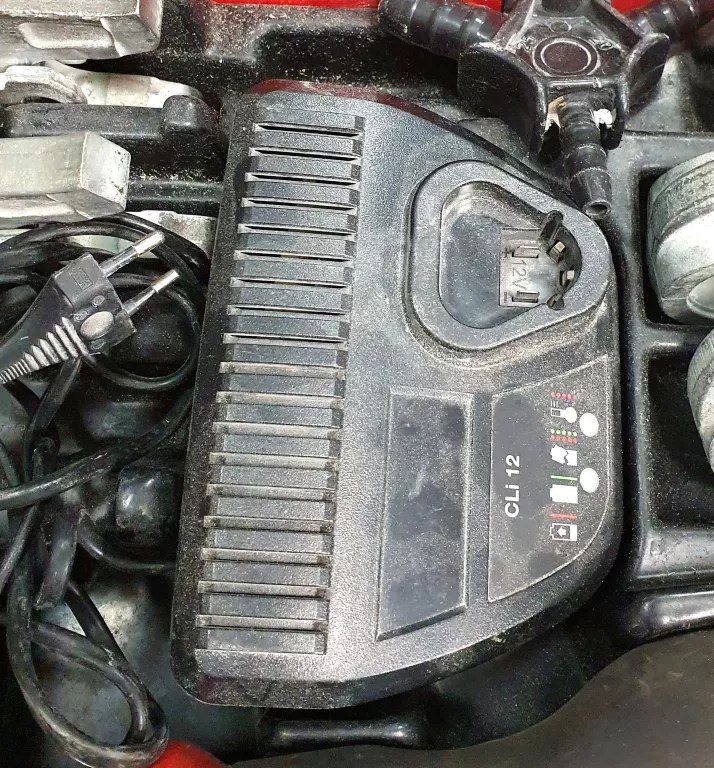 zaciskarka-akumulatorowa-aco102-novopress-zaciski-walizka-cechy-dodatkowe-wymienne-szczeki