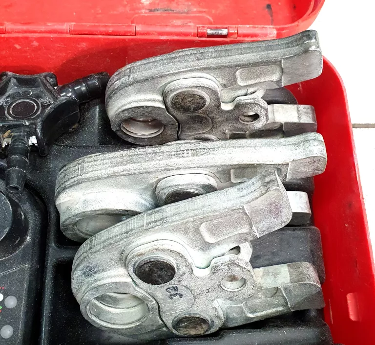 zaciskarka-akumulatorowa-aco102-novopress-zaciski-walizka-stan-opakowania-oryginalne