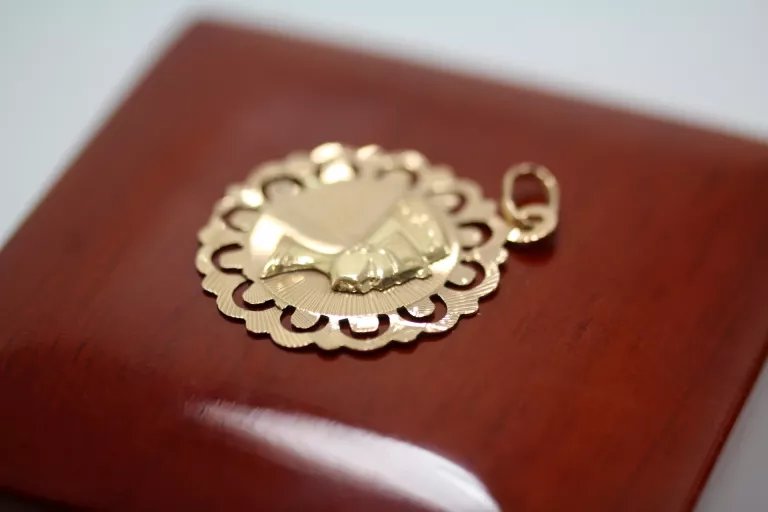 zlota-zawieszka-nefretete-585-143g-material-zloto