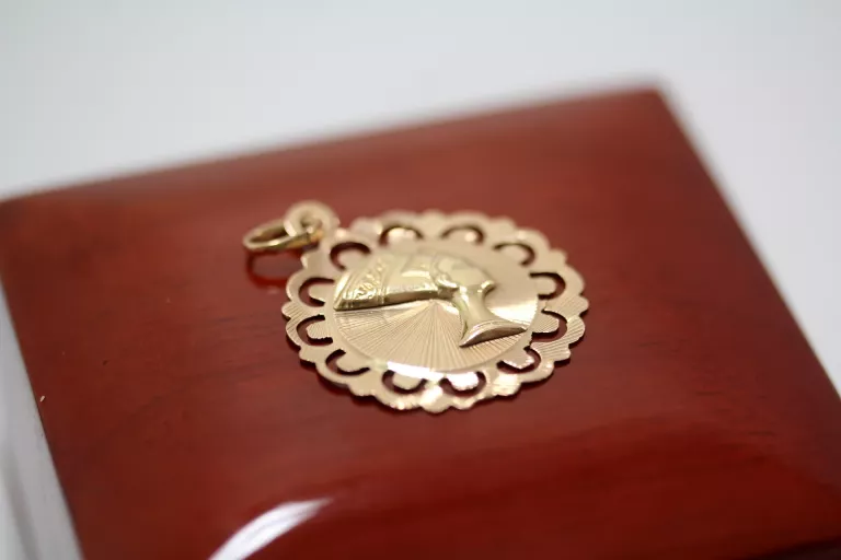 zlota-zawieszka-nefretete-585-143g-rodzaj-wyrob-jubilerski