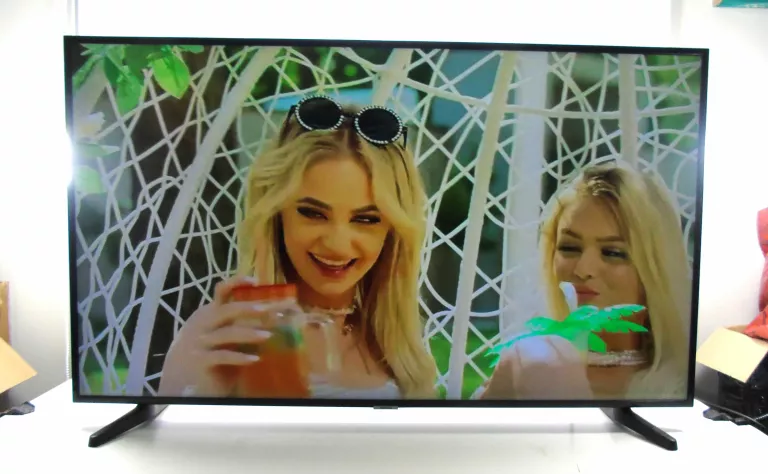 TELEWIZOR SAMSUNG UE50NU7092 + PILOT