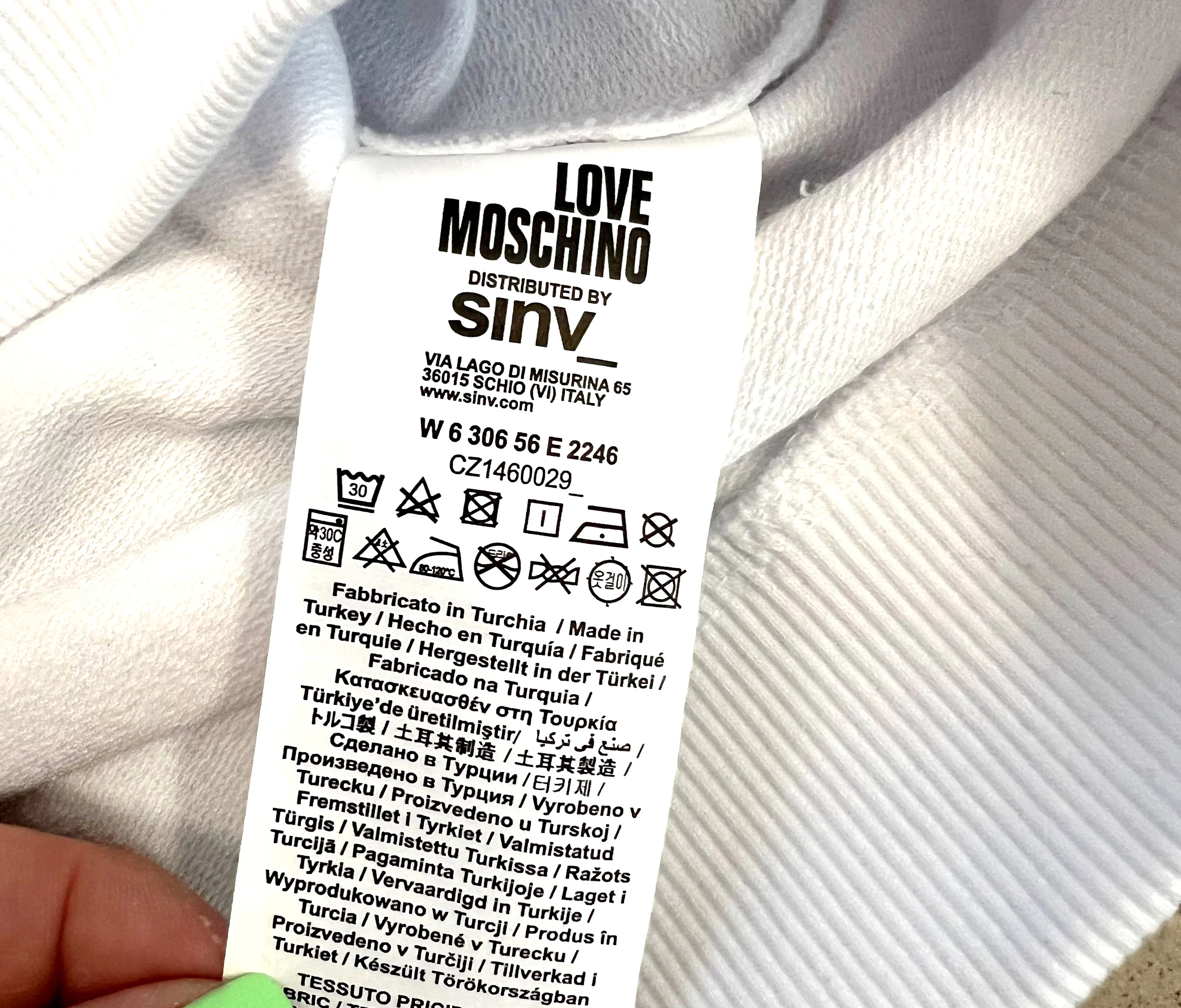 bluza-damska-love-moschino-biala-rozmiar-s-powystawowa-ean-gtin-8055204765417