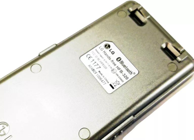 ZESTAW GŁOŚNOMÓWIĄCY LG HFB-320 Z FUNCKJĄ MULTIPOINT