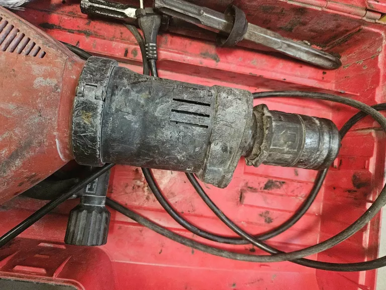 MŁOT WYBURZENIOWY HILTI TE 1000 AVR KOMPLET