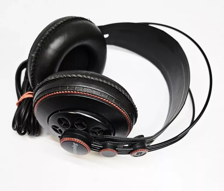 SŁUCHAWKI NAUSZNE SUPERLUX HD 681