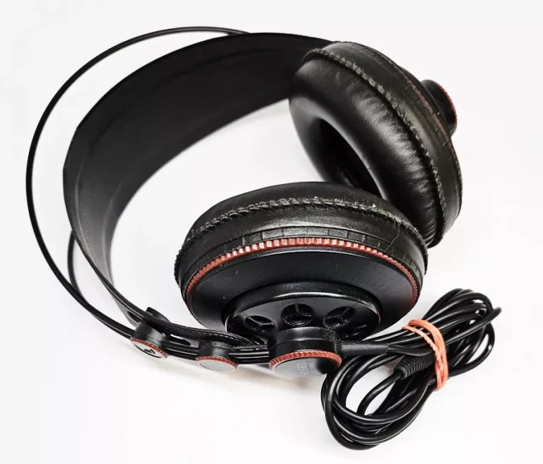 SŁUCHAWKI NAUSZNE SUPERLUX HD 681