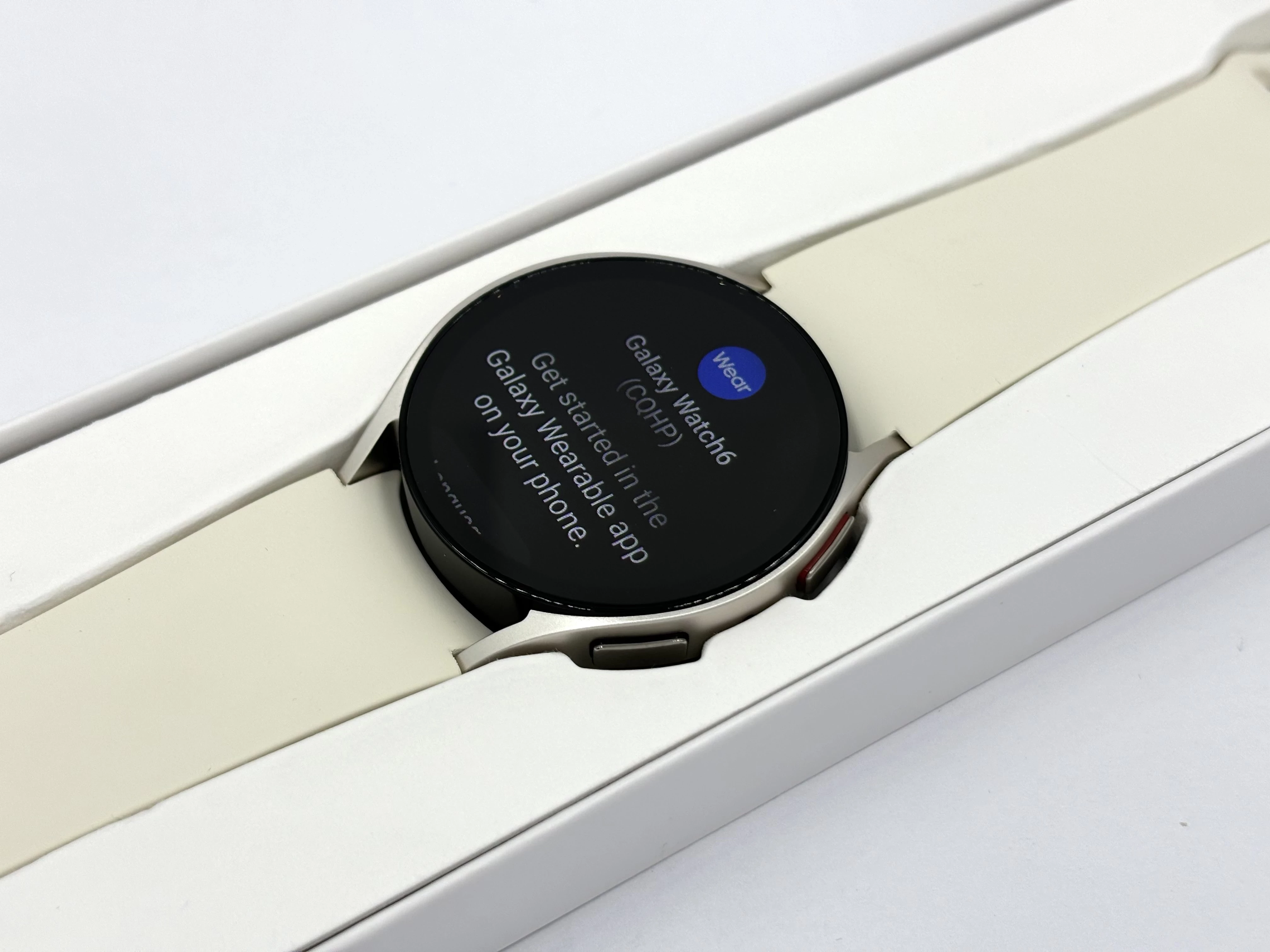smartwatch-samsung-galaxy-watch-6-r935-40mm-gold-lte-gps-bezowy-komplet-stan-uzywany