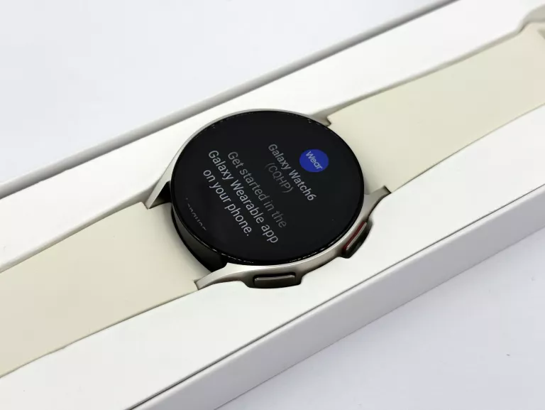 smartwatch-samsung-galaxy-watch-6-r935-40mm-gold-lte-gps-bezowy-komplet-stan-uzywany