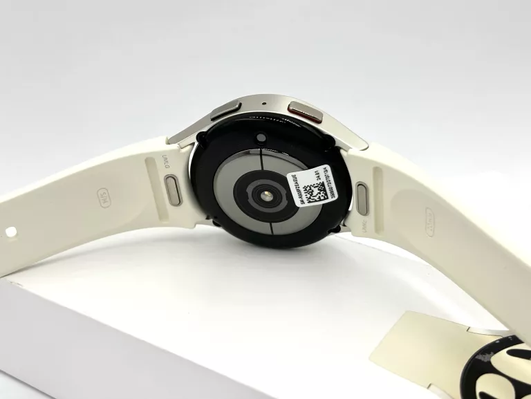 smartwatch-samsung-galaxy-watch-6-r935-40mm-gold-lte-gps-bezowy-komplet-rodzaj-smartwatch