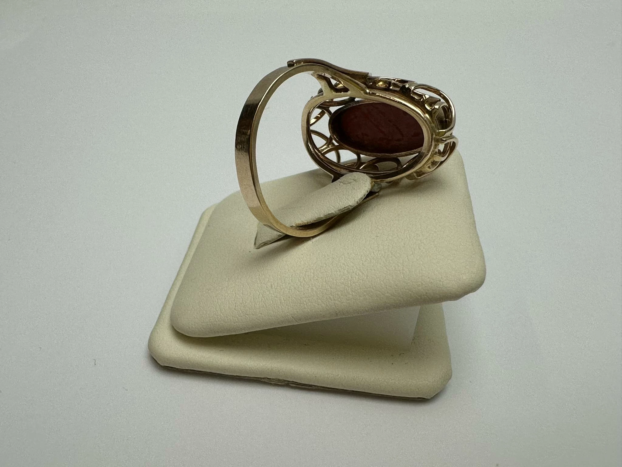 piekny-zloty-pierscionek-585-material-zloto