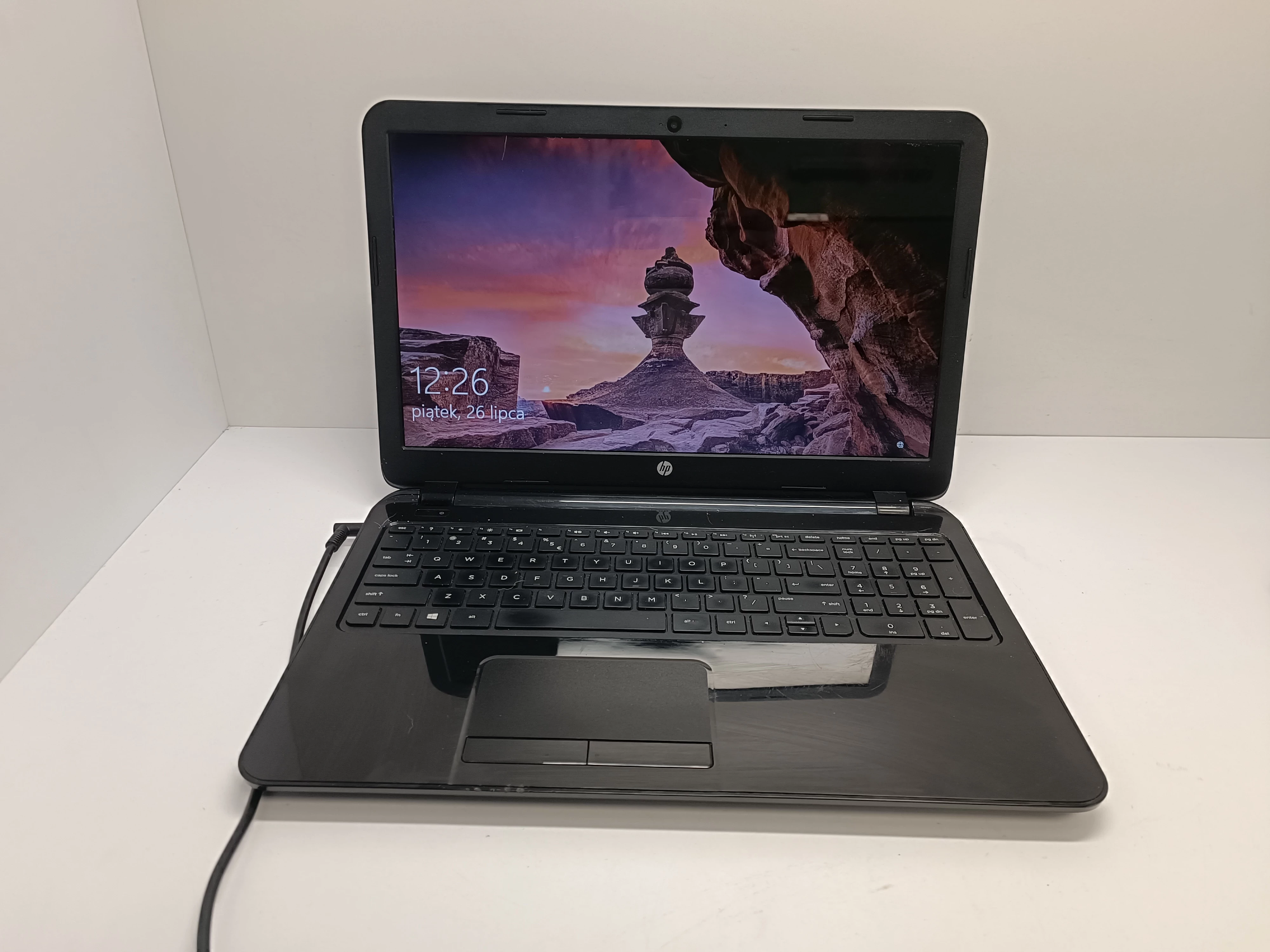 laptop-hp-qcwb335-zasilacz-przekatna-ekranu-1560