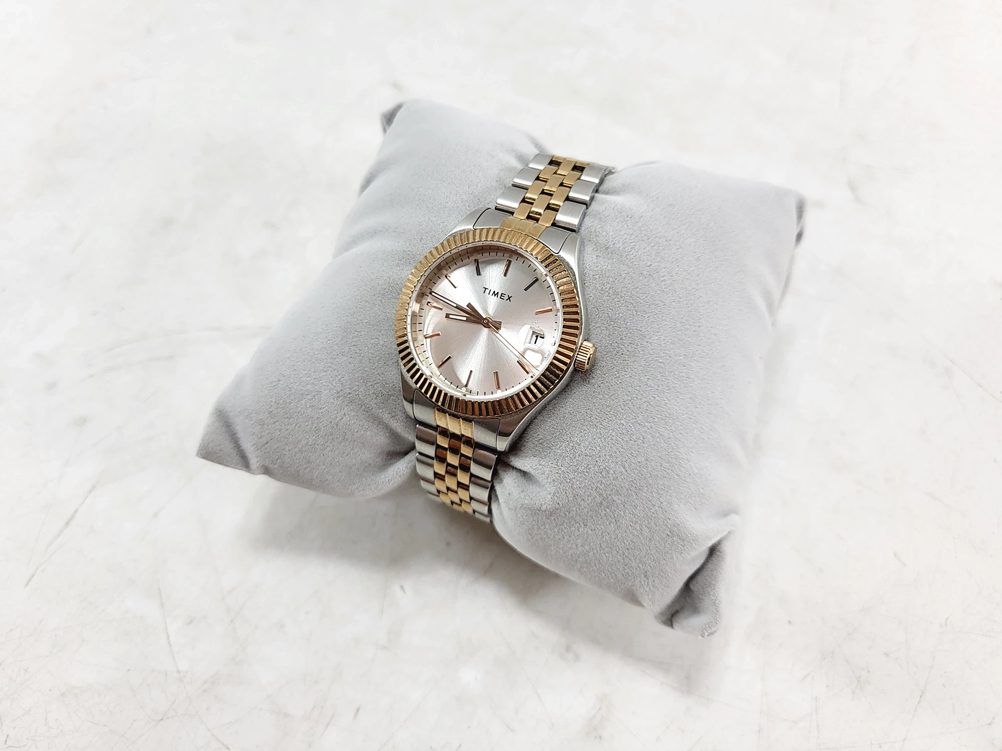 zegarek-damski-timex-waterbury-tw2t87000-srebrny-5-atm-model-tw2t87000